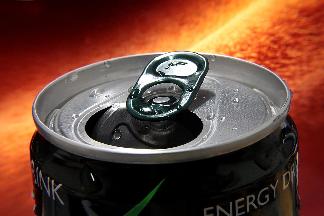 Geöffnete Dose eines Energy-Drinks